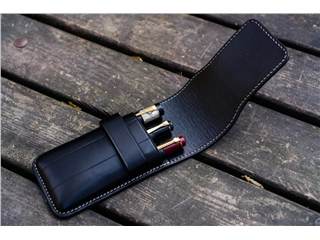 Een Galen Leather Flap Pen Case for Three Pens - Black koop je bij P.W. Akkerman Amsterdam