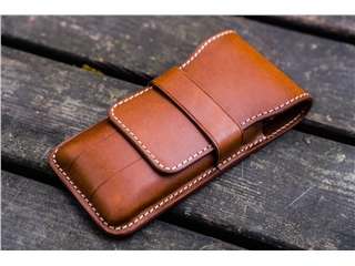 Een Galen Leather Flap Pen Case for Three Pens - Brown koop je bij P.W. Akkerman Amsterdam