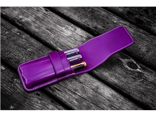 Een Galen Leather Flap Pen Case for Three Pens - Purple koop je bij P.W. Akkerman Amsterdam