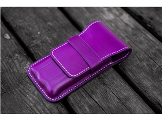 Een Galen Leather Flap Pen Case for Three Pens - Purple koop je bij P.W. Akkerman Amsterdam