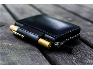 Een Galen Leather EDC Wallet - Black koop je bij P.W. Akkerman Amsterdam