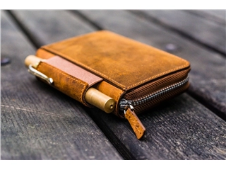 Een Galen Leather EDC Wallet - Crazy Horse Brown koop je bij P.W. Akkerman Amsterdam