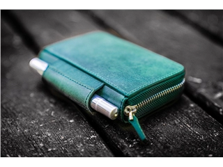 Een Galen Leather EDC Wallet - Crazy Horse Forest Green koop je bij P.W. Akkerman Amsterdam