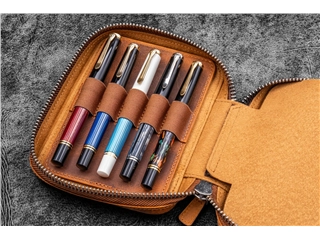 Een Galen Leather Zippered Expansi-Pouch for 10 pens - Crazy Horse Brown koop je bij P.W. Akkerman Amsterdam