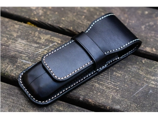 Een Galen Leather Flap Pen Case for Two Pens - Black koop je bij P.W. Akkerman Amsterdam