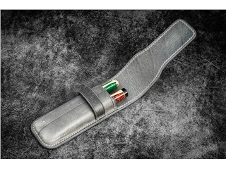 Een Galen Leather Flap Pen Case for Two Pens - Crazy Horse Smoky koop je bij P.W. Akkerman Amsterdam