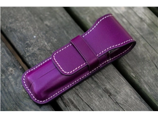 Een Galen Leather Flap Pen Case for Two Pens - Purple koop je bij P.W. Akkerman Amsterdam