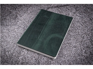 Een Galen Leather Notebook B6 - TR - Crazy Horse Forest Green koop je bij P.W. Akkerman Amsterdam