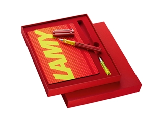 Een LAMY AL-star Glossy Red Limited Edition Set Vulpen koop je bij P.W. Akkerman Amsterdam