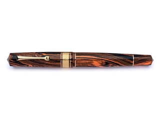 Een Leonardo Momento Zero Grande Masterpiece Flame Ebonite GT Vulpen koop je bij P.W. Akkerman Amsterdam