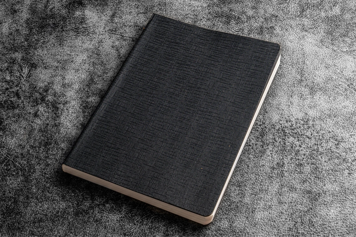 Een Galen Leather EveryDay Blank Notebook - Tomoe River Paper - B5 koop je bij P.W. Akkerman Amsterdam