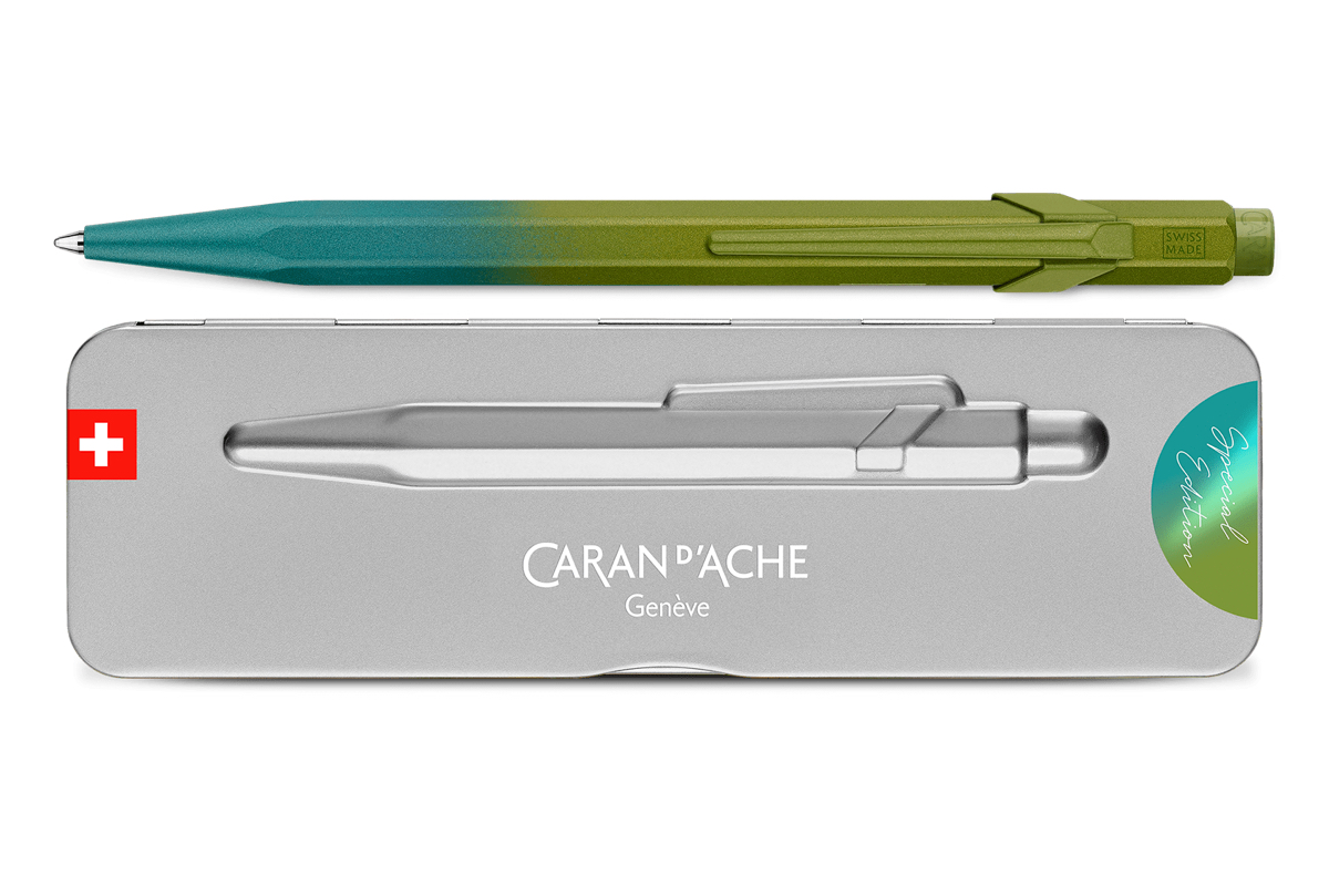 Een Caran d'Ache Claim Your Style Ed. 5 'Green Arctic' Balpen koop je bij Pengraveren.nl