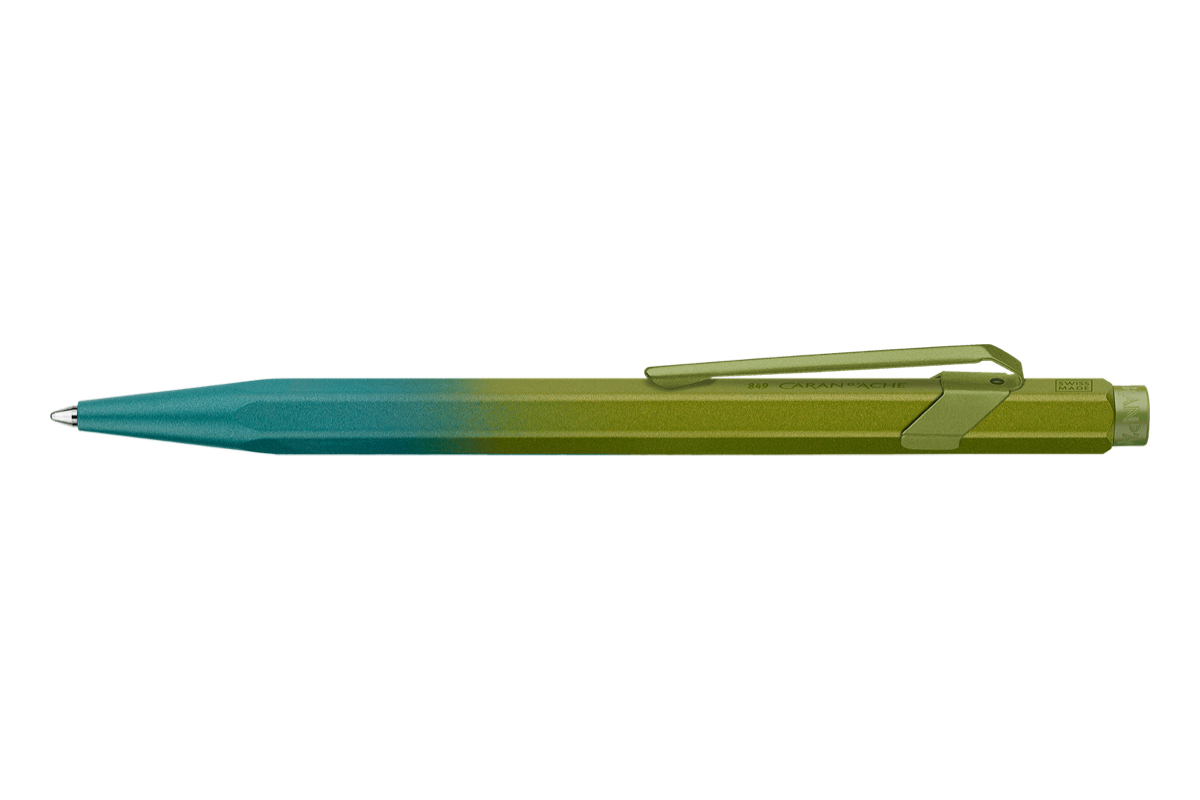 Een Caran d'Ache Claim Your Style Ed. 5 'Green Arctic' Balpen koop je bij Pengraveren.nl