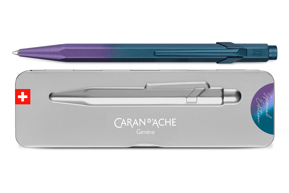 Een Caran d'Ache Claim Your Style Ed. 5 'Purple Ocean' Balpen koop je bij Pengraveren.nl