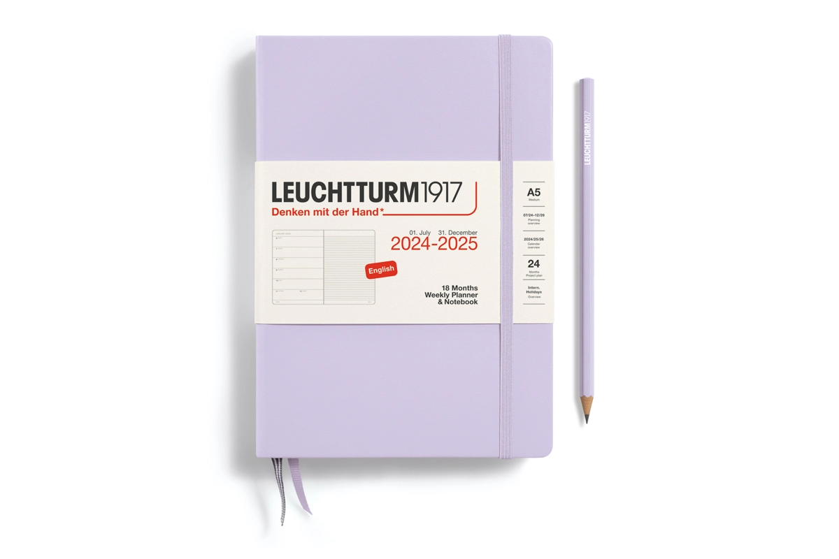 Een LEUCHTTURM1917 Agenda 2024-25 18M Hardcover Medium (A5) Weekly Planner/Notebook Lilac koop je bij P.W. Akkerman Amsterdam